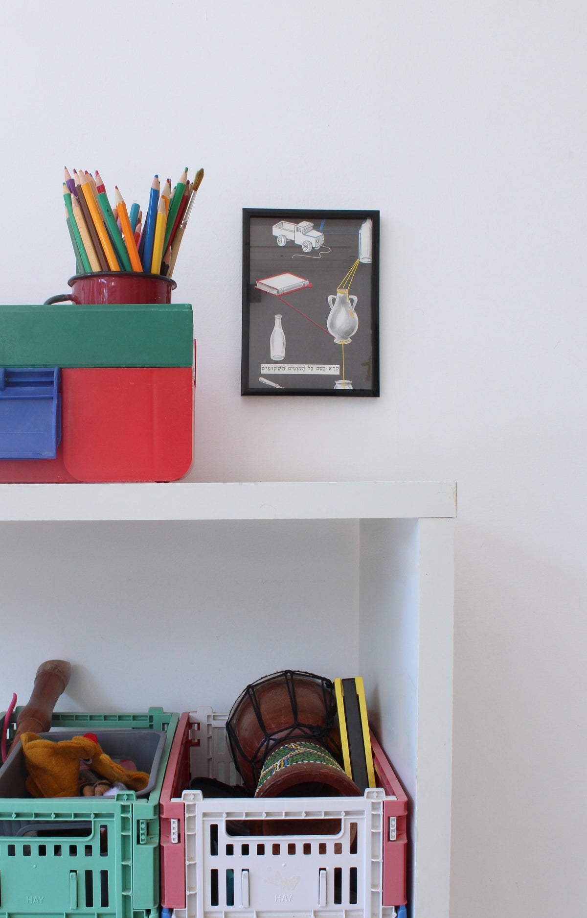 objects (black)